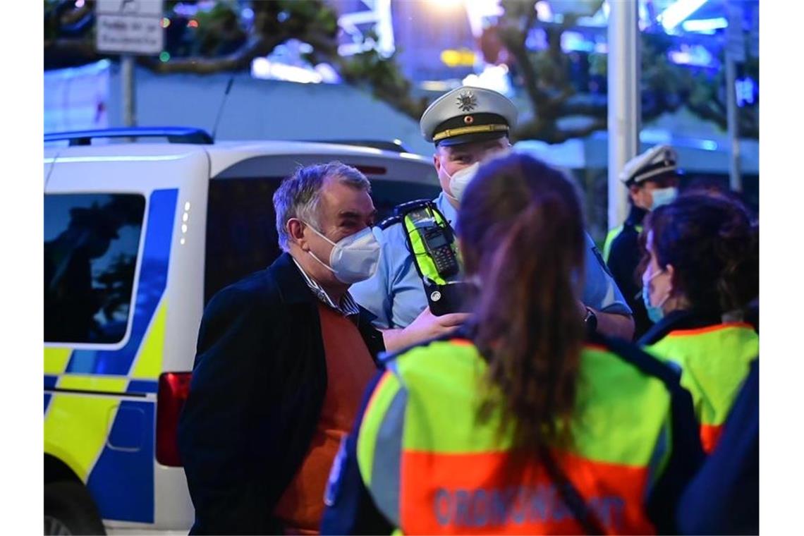 Weniger Corona, mehr Party: Randale in einigen Städten