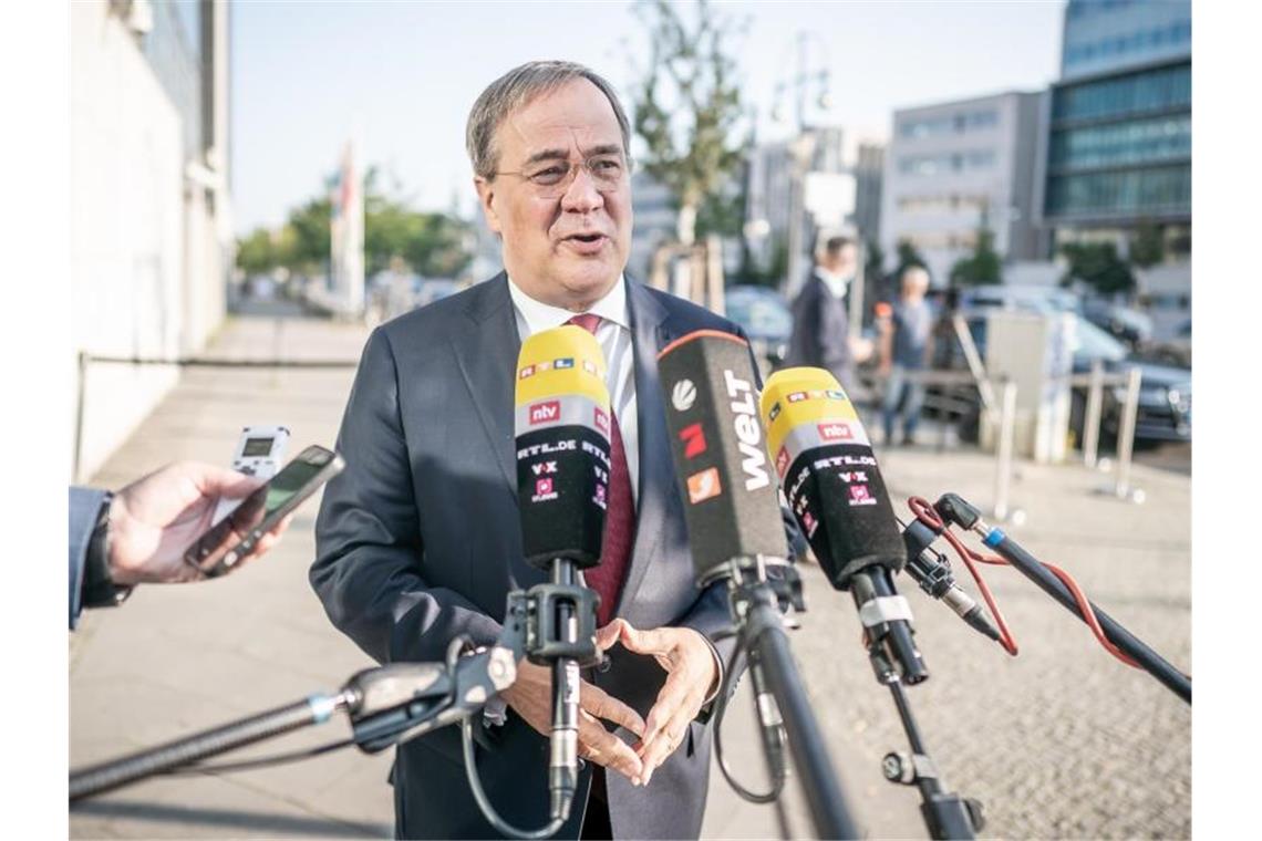 NRW-Ministerpräsident Armin Laschet kommt zur Sitzung des CDU-Präsidiums im Konrad-Adenauer-Haus in Berlin. Foto: Michael Kappeler/dpa