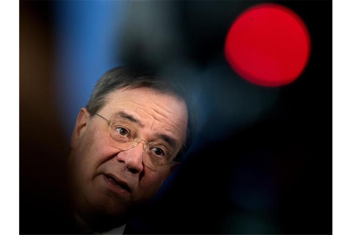 Quarantäne-Regeln für Einreise nach Deutschland gelockert NRW-Ministerpräsident Armin Laschet spricht von einem „Zeichen für gute Nachbarschaft und mehr Europa“. Foto: Federico Gambarini/dpa