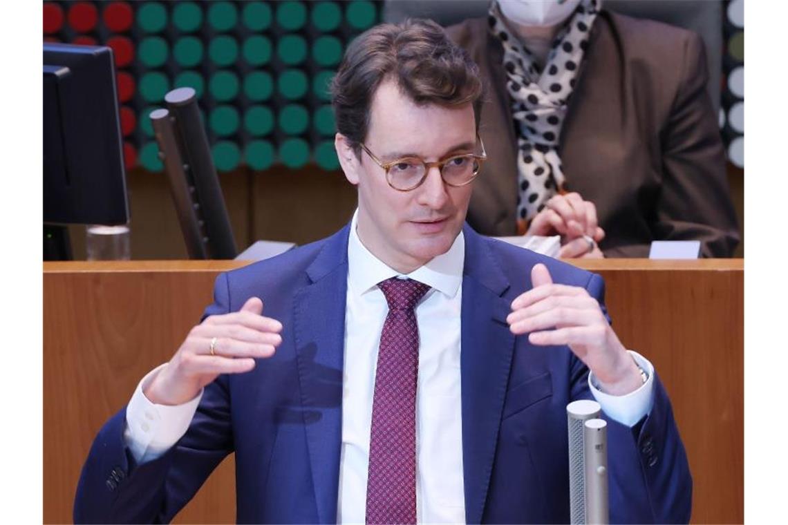 Weiter Kritik an Entwurf für künftige Corona-Rechtsgrundlage NRW-Ministerpräsident Hendrik Wüst kritisiert den Entwurf der Bundesregierung. Foto: Oliver Berg/dpa
