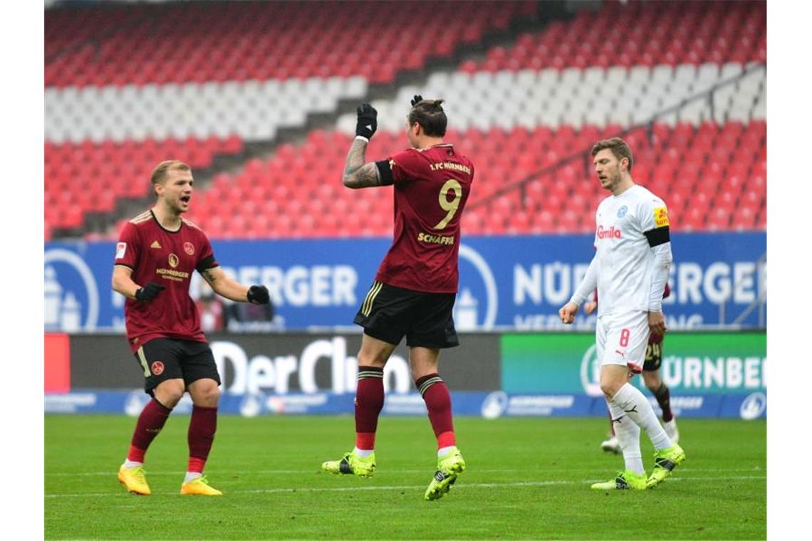 Nürnbergs Stürmer Manuel Schäffler (M) traf zum 1:0 gegen Kiel. Foto: Matthias Merz/dpa