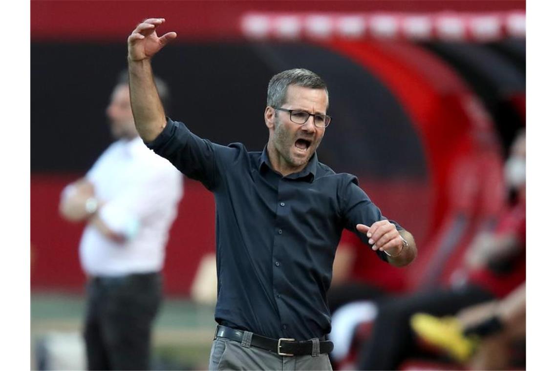 Nürnberger Torheld: Wiesingers Coup mit Nürnberger Nürnbergs Trainer Michael Wiesinger gestikuliert am Spielfeldrand. Foto: Daniel Karmann/dpa