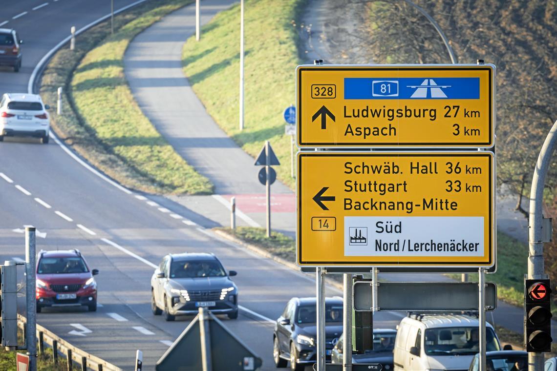 Teure neue Schilder für den Autobahnzubringer