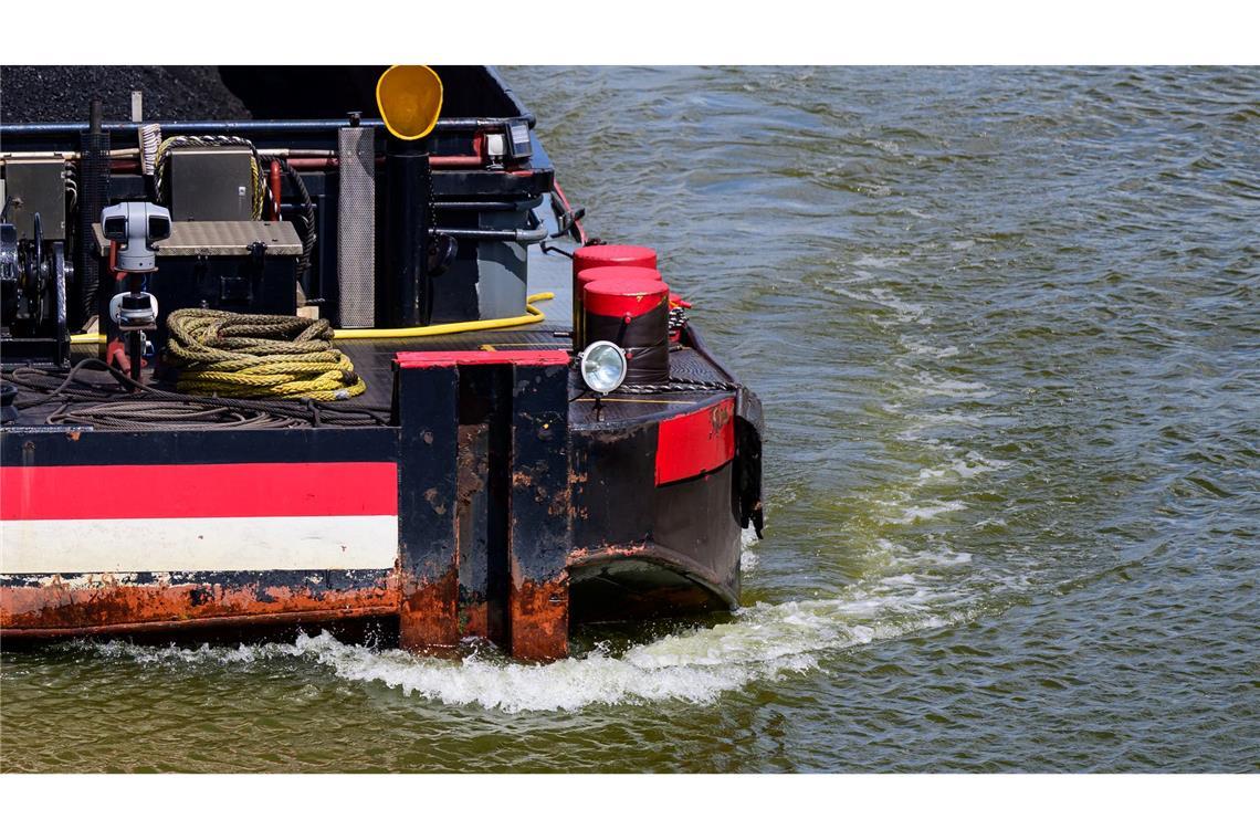 Technik gegen Personalmangel: Schiff fährt ferngesteuert Nur eine unscheinbare graue Kamera am Bug: Von außen sieht man erst auf den zweiten Blick, dass das Schiff ferngesteuert wird.