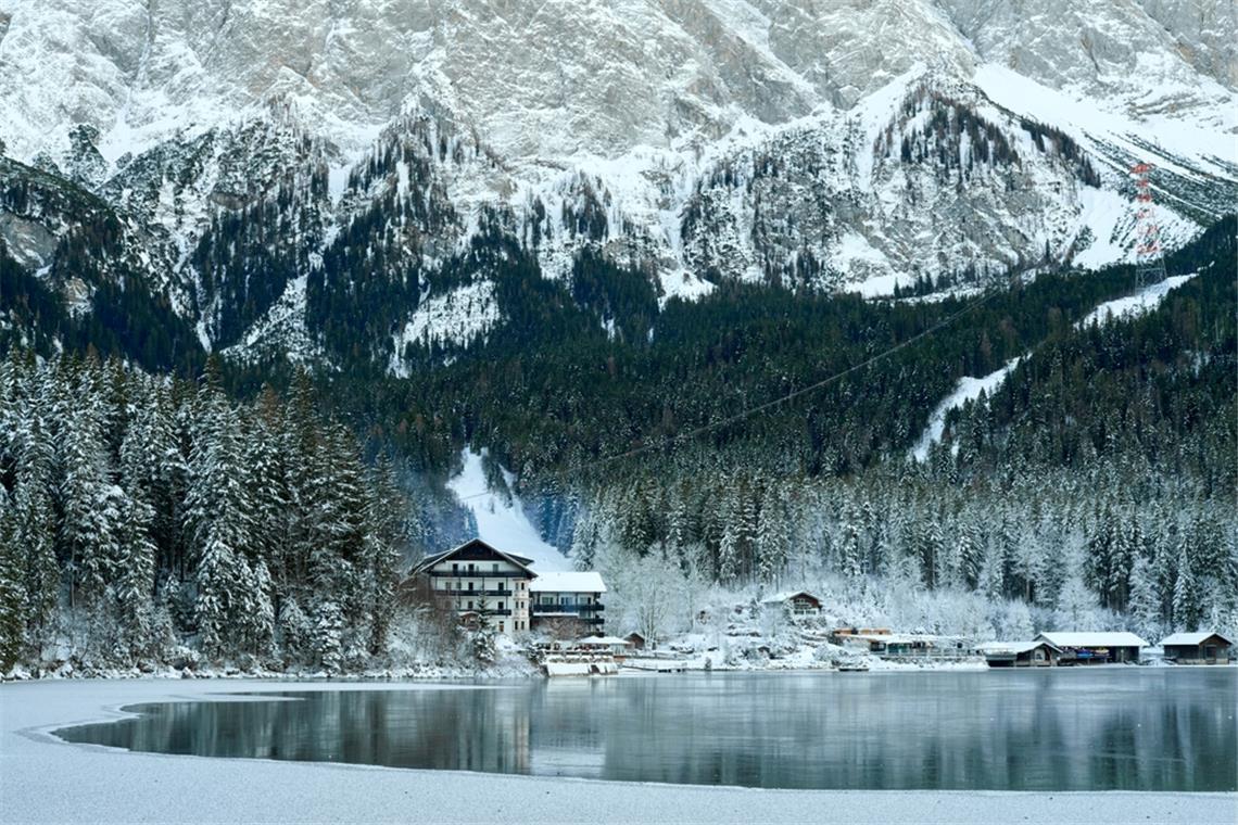 Nur in den Alpen kann es heute leicht schneien.