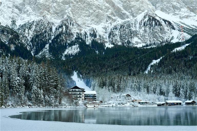 Nur in den Alpen kann es heute leicht schneien.