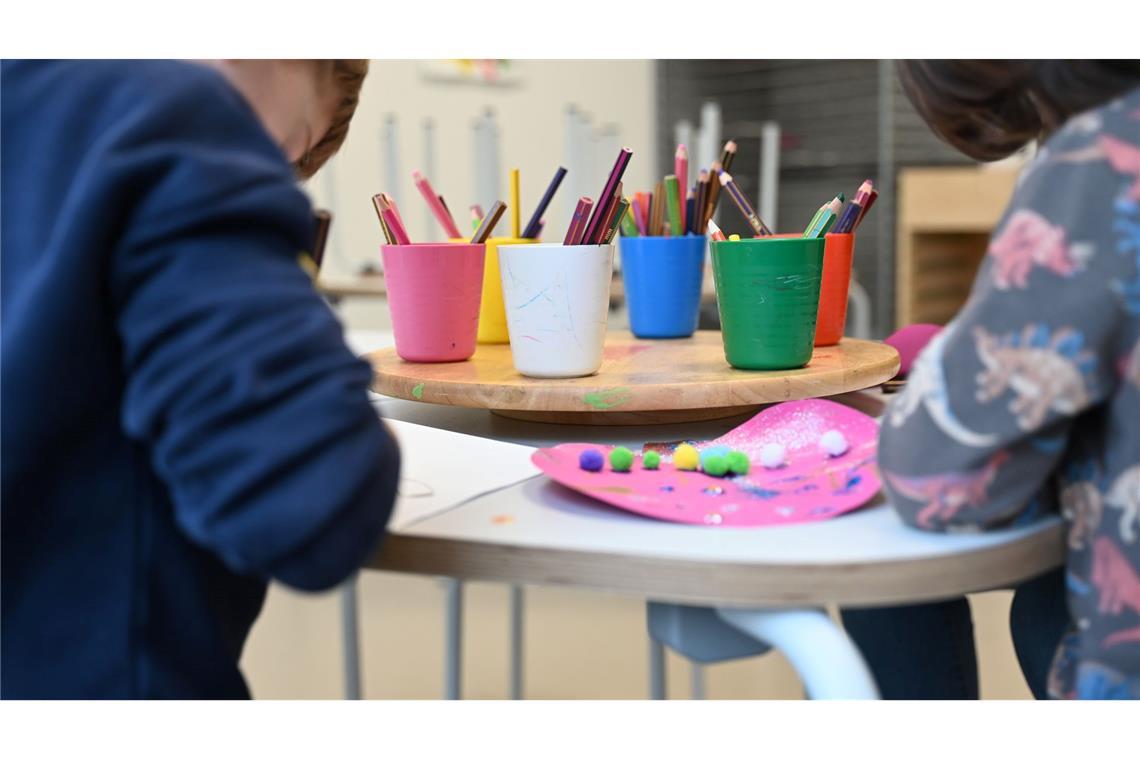 Nur in wenigen Kitas ist die Personalausstattung laut einer Studie optimal. (Archivbild)