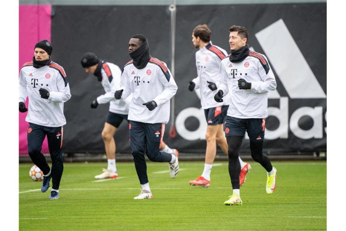 Nur mit einem dezimierten Kader kann sich der FC Bayern auf der Spiel bei Dynamo Kiew vorbereiten. Foto: Matthias Balk/dpa