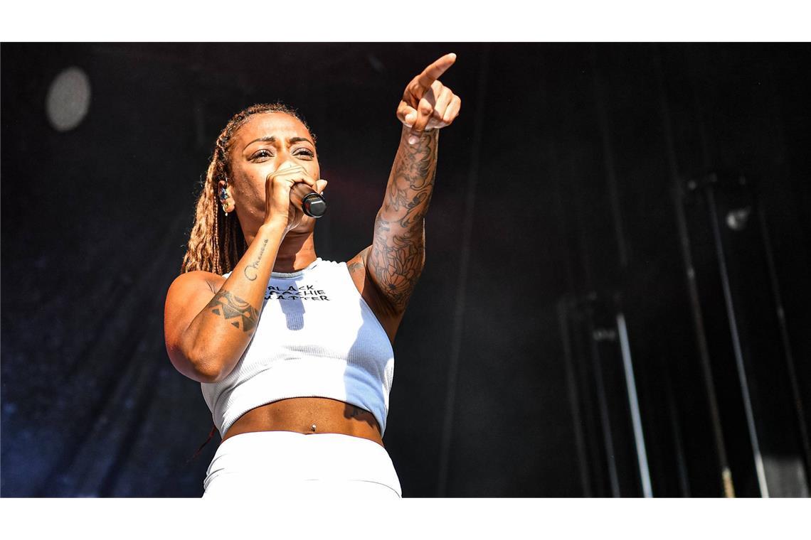 Konservative Politik-Influencerin gewinnt Rechtsstreit gegen Rapperin „Nura“