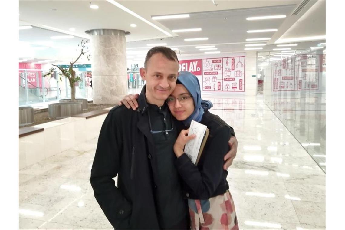 Menschenrechtsanwältin wegen Terrorvorwürfen verurteilt Nursena Kücüközyigit mit ihrem Vater Hüseyin Galip Kücüközyigit. Der Jurist ist seit kurz vor Silvester verschwunden. Foto: Nursena Kücüközyigit/--/dpa