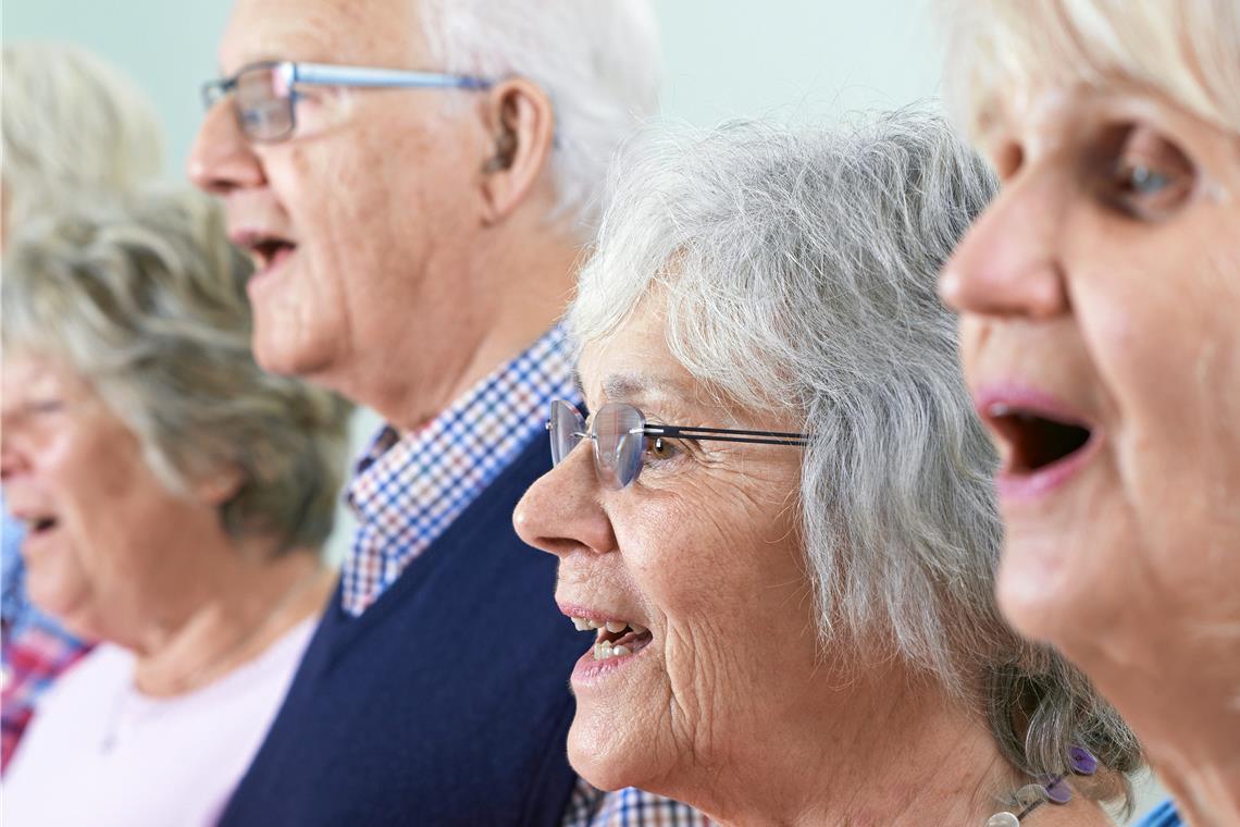 Ob bei der Integration von Geflüchteten oder beim Singen mit Senioren: Das ehrenamtliche Engagement ist vielfältig.Symbolfoto: Adobe Stock/highwaystarz