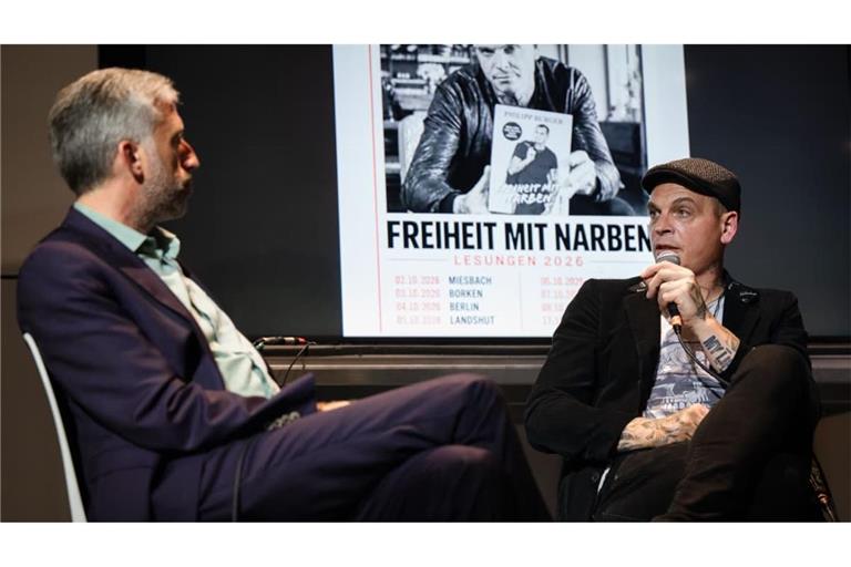 OB Boris Palmer (links) und Sänger und Autor Philipp Burger waren sich an dem Abend im Neuen Kunstmuseum Tübingen in beinahe allen Punkten einig.