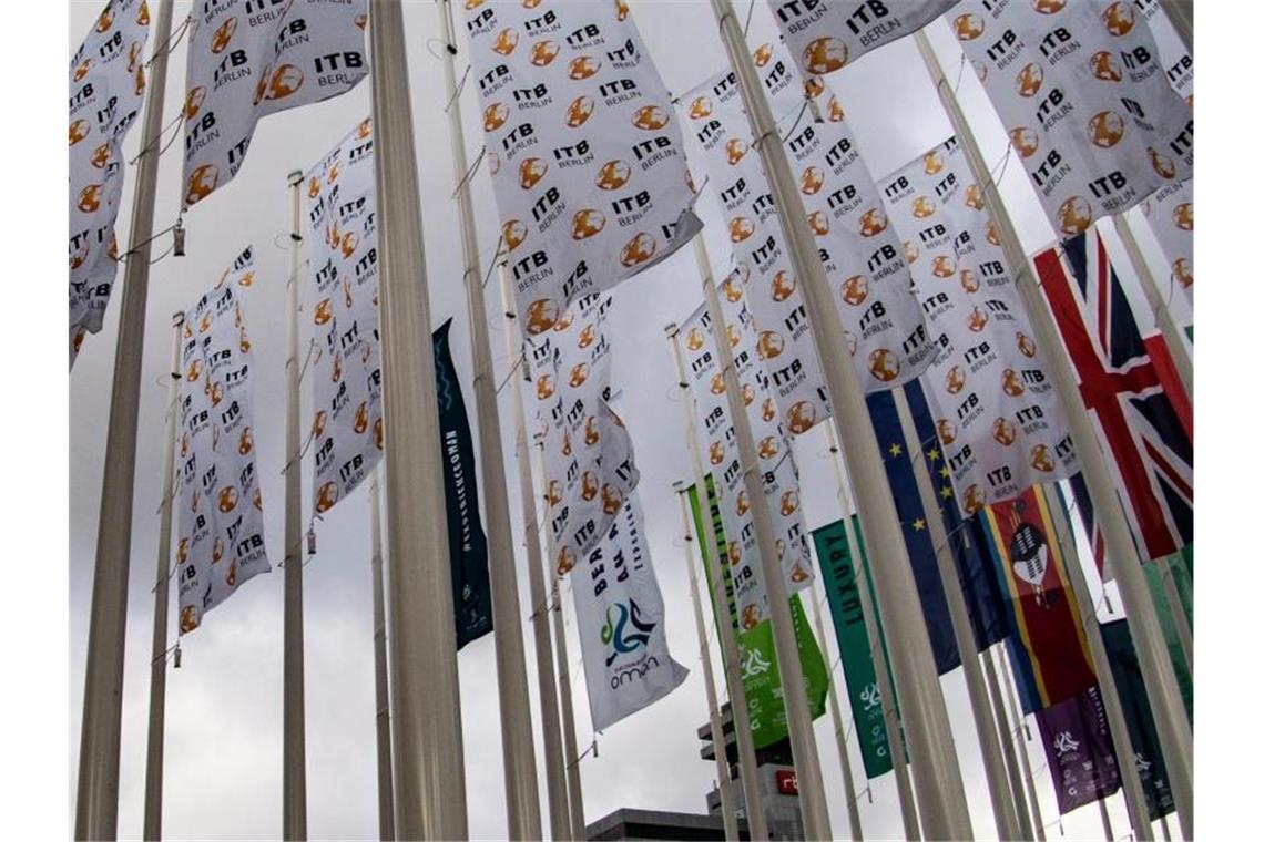 Virus-Folgen für die Wirtschaft werden deutlicher Ob die ITB in Berlin in diesem Jahr stattfinden wird, steht noch auf der Kippe. Foto: Paul Zinken/dpa