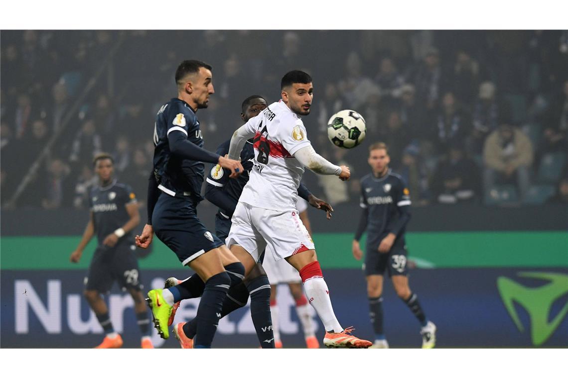Ob die Pyro-Stimmung Ansporn genug war? In der 47. Minute köpfte Deniz Undav nach einer Flanke von Leweling das 0:2 für den VfB Stuttgart.