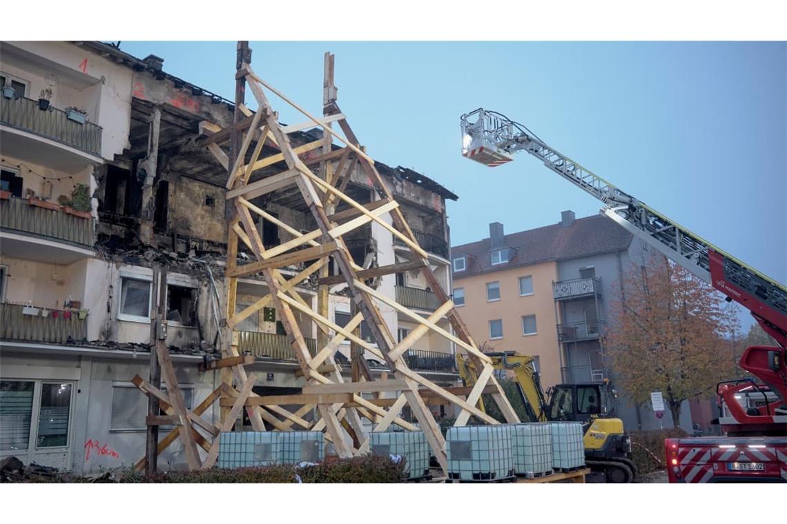 Ob es sich bei dem gefundenen Toten um einen der Vermissten handelt, ist noch unklar.