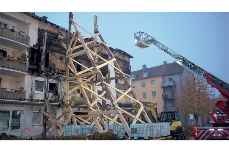 Ob es sich bei dem gefundenen Toten um einen der Vermissten handelt, ist noch unklar.