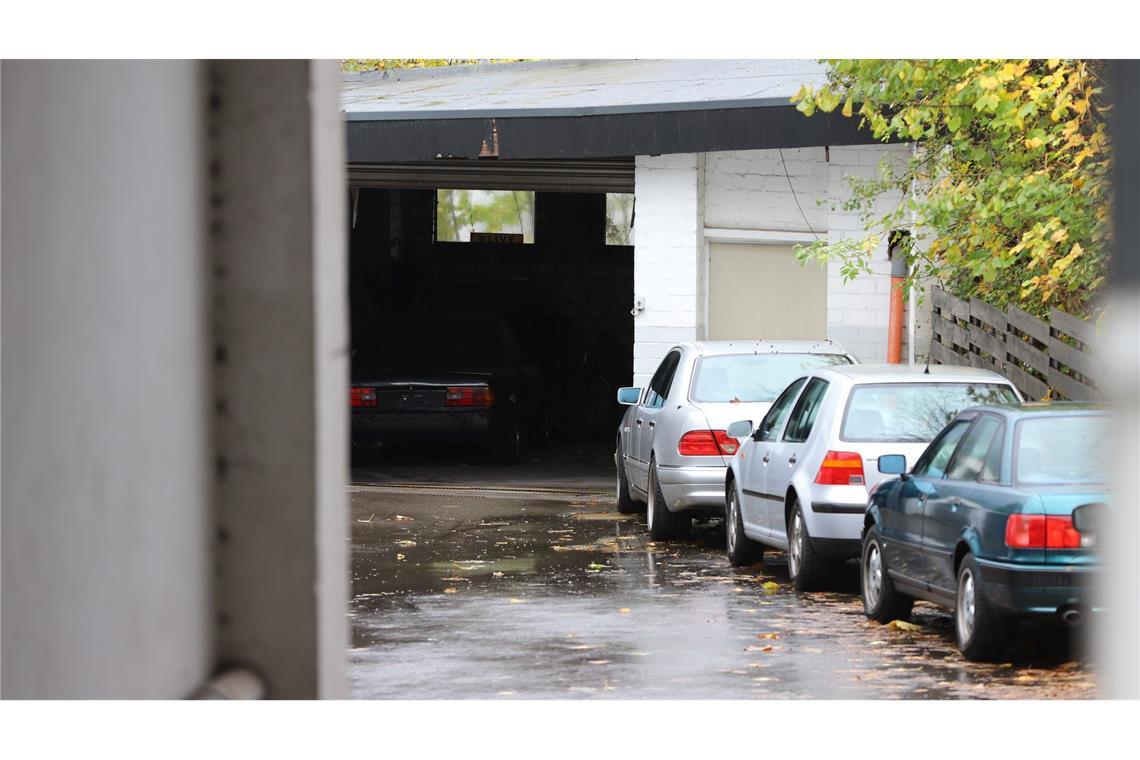 Staatsanwaltschaft: Waffenfunde und Festnahmen in NRW Ob es sich bei den Fundstücken um scharfe Schusswaffen handelt, wird noch untersucht.