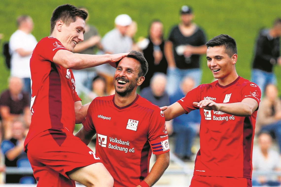 Ob Leon Maier (links), Mario Marinic (Mitte) und Louis Wiesheu morgen jubeln können, ist ungewiss. Hinter den Einsätzen der drei TSG-Spieler stehen nämlich noch Fragezeichen. Foto: A. Becher