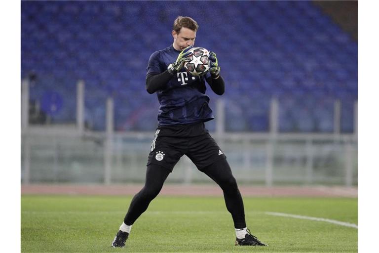 Ob Manuel Neuer das Tor des FC Bayern gegen Lazio Rom hütet, steht noch nicht fest. Foto: Gregorio Borgia/AP/dpa