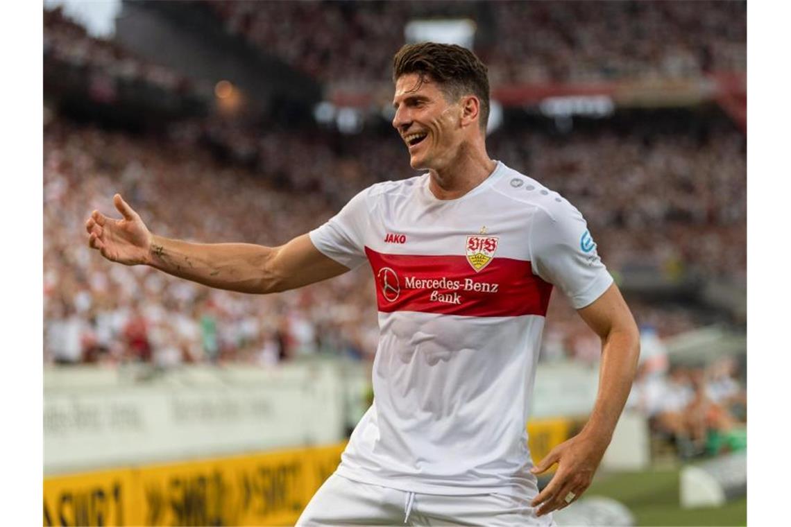 Ob Mario Gomez seine einzigartige Karriere beendet oder bei einem anderen Club fortsetzt, steht noch nicht fest. Foto: Daniel Maurer/dpa