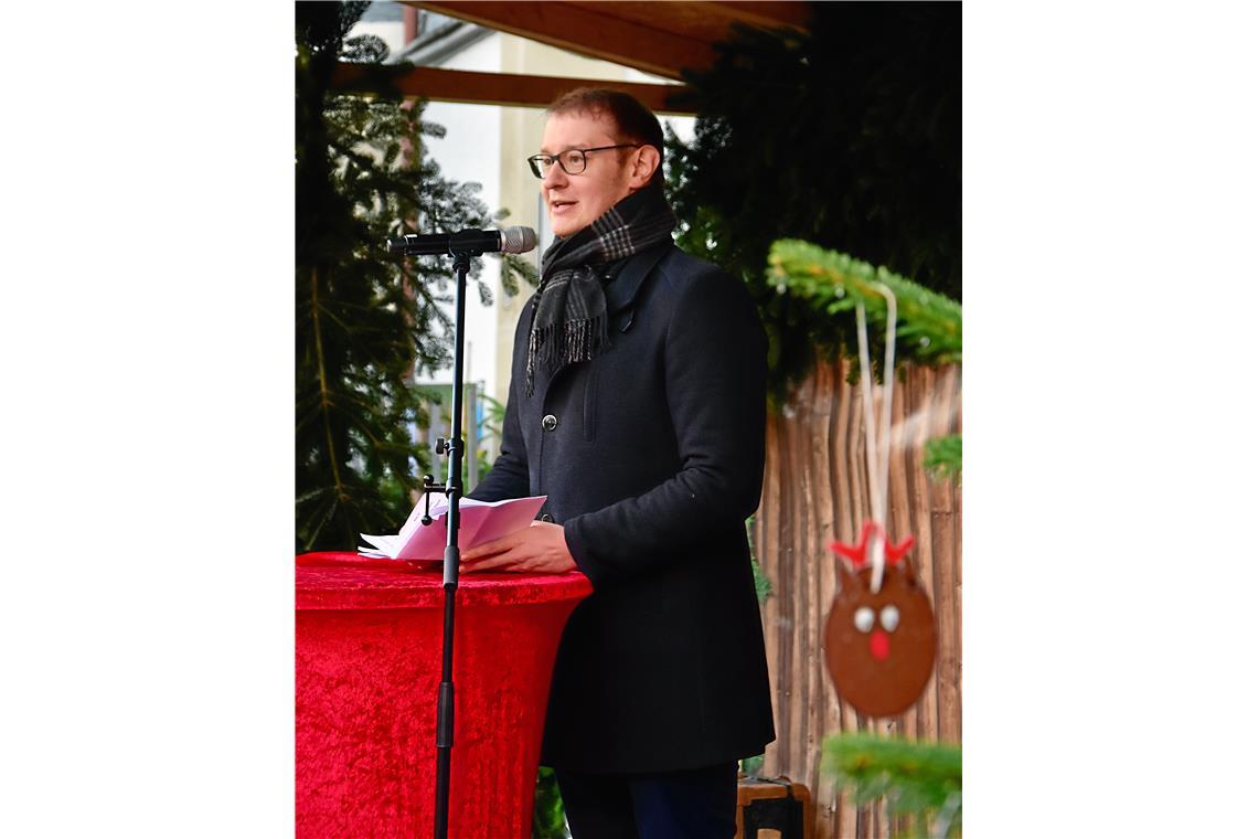 OB Maximilian Friedrich bei der Eröffnung. Weihnachtsmarkt in Backnang 2025. 42....