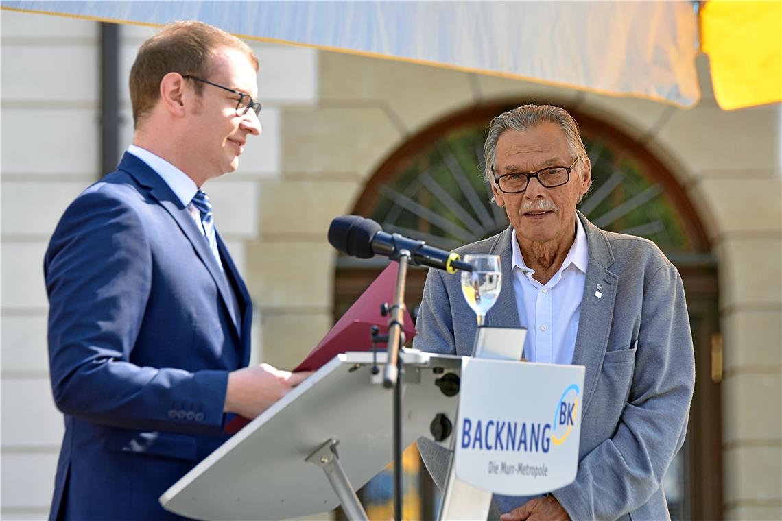 OB Maximilian Friedrich (links) würdigte das Schaffen von Ernst Kreß: „Sie haben sich mit viel Herzblut und Zeit der Stadtgesellschaft verschrieben.“Fotos: Alexander Becher