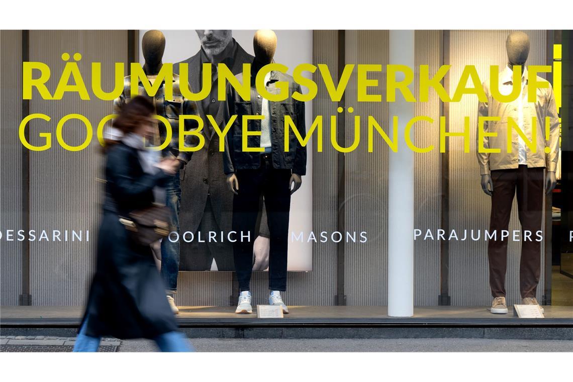 Ob Räumungsverkauf oder Rabattaktionen: Viele Händler umwerben die Kunden mit reduzierten Preisen.