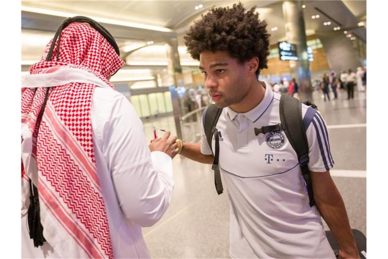 Ob Serge Gnabry überhaupt noch in Doha voll belastet werden kann, ist offen. Foto: Peter Kneffel/dpa
