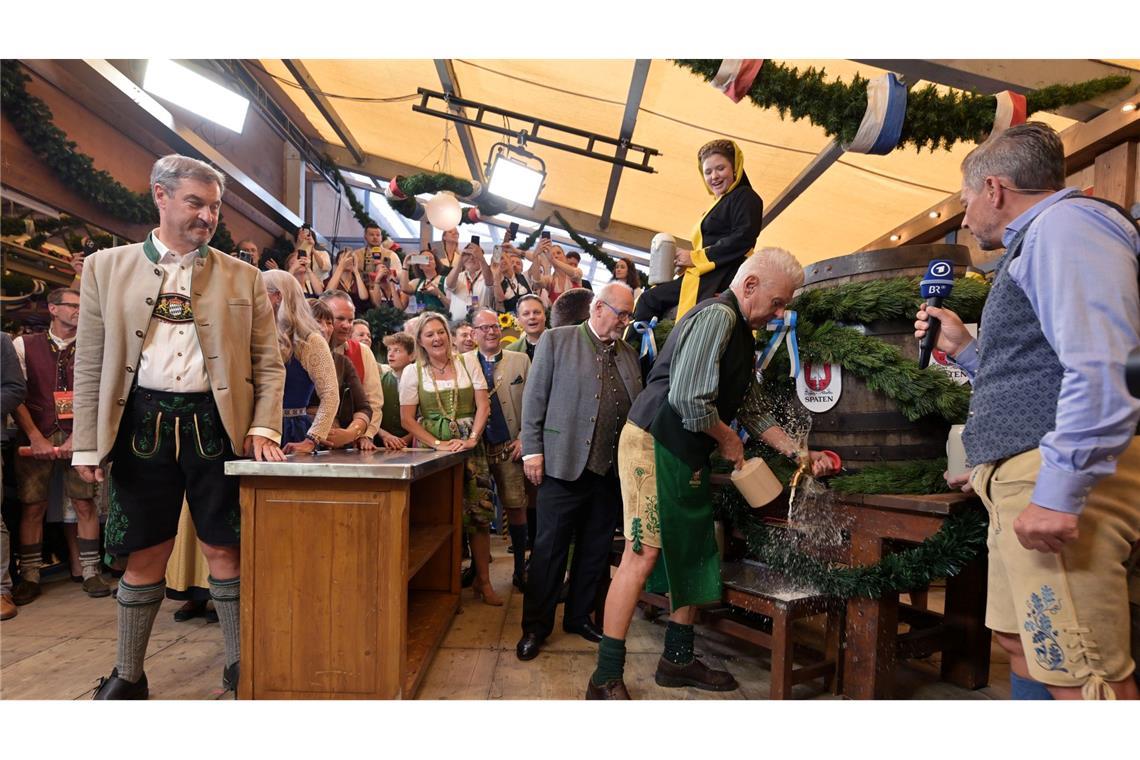 190. Oktoberfest: "Gegen die Krisen der Welt" Oberbürgermeister Dieter Reiter hat das erste Fass angestochen.