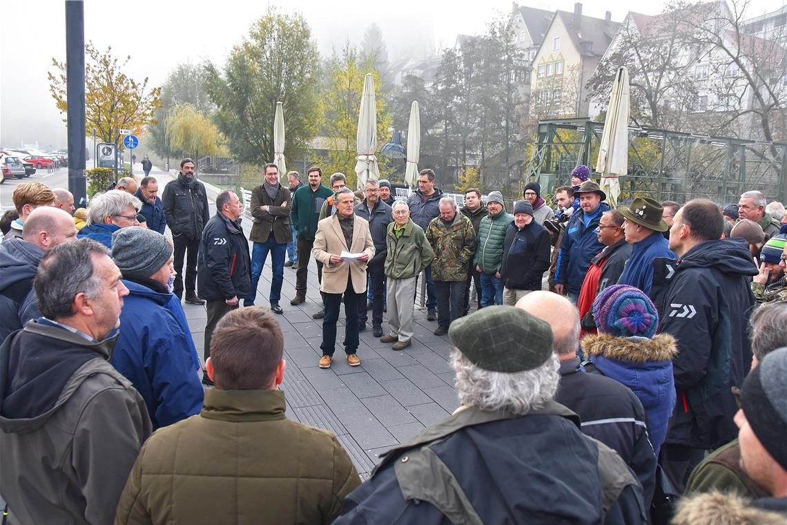 Oberbürgermeister Frank Nopper (Mitte) begrüßtdie Teilnehmer.