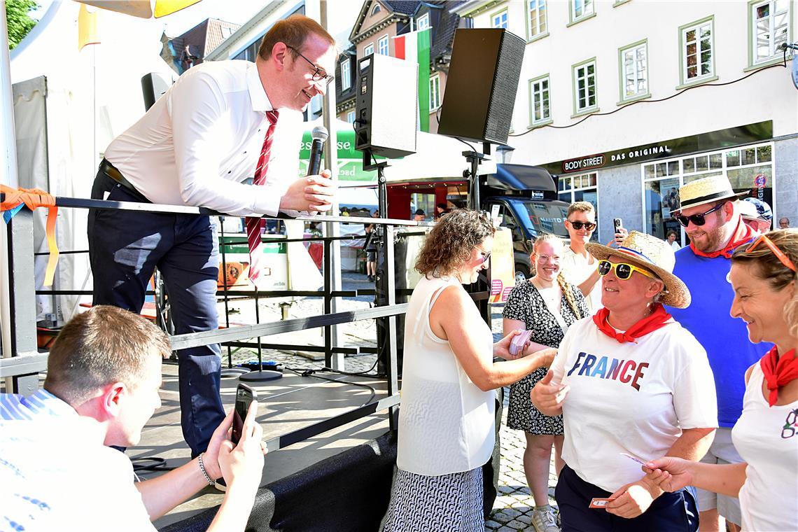 Oberbürgermeister Maximilian Friedrich ahnt bereits beim Blick in die Menge: Das...