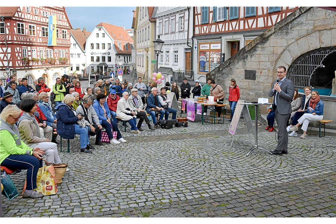 Oberbürgermeister Maximilian Friedrich betonte bei der Festivaleröffnung am Mark...