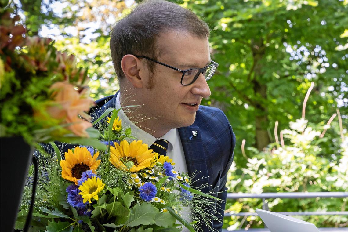 Weniger Besuche vom Backnanger Oberbürgermeister Oberbürgermeister Maximilian Friedrich hat seit Beginn seiner Amtszeit auch aufgrund der Kontaktbeschränkungen nur wenige Jubilare besucht. In Zukunft wird er den 100-jährigen Backnangern persönlich zu ihrem Ehrentag gratulieren. Archivfoto: Alexander Becher