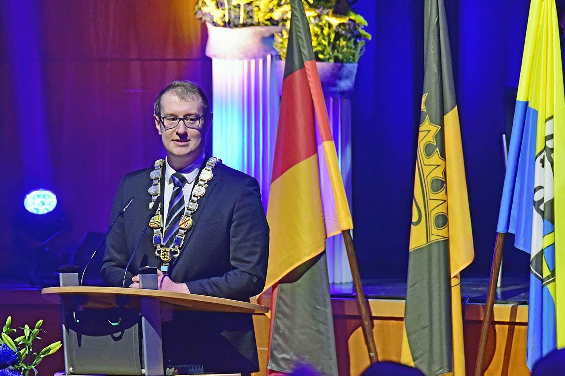 Oberbürgermeister Maximilian Friedrich richtet in seiner Rede auch Appelle an die Landes- und Bundespolitik. Fotos: Tobias Sellmaier