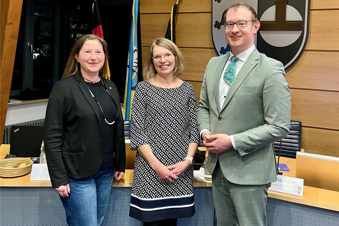Oberbürgermeister Maximilian Friedrich und Sozial- und Kulturdezernentin Regine Wüllenweber (links) mit der künftigen Leiterin des Amts für Familie, Jugend und Bildung, Nicole Friedrich (mittig). Foto: Stadt Backnang