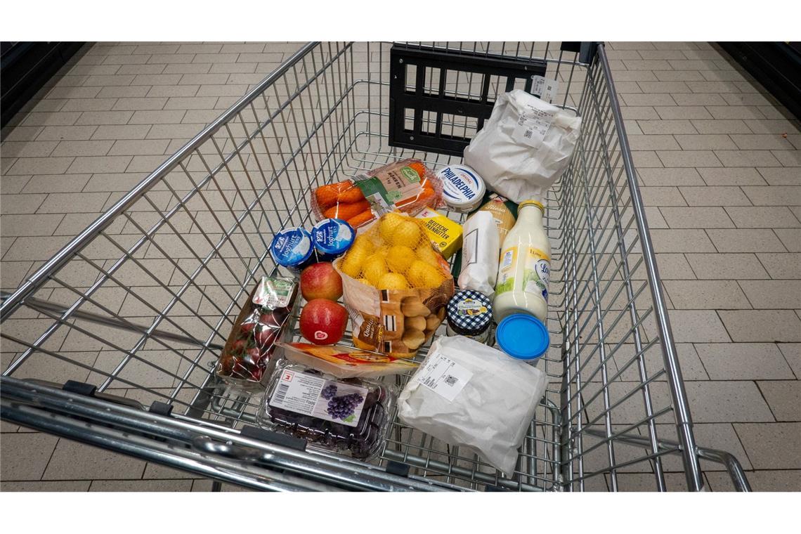 Ukraine, Trump, Inflation - Unsicherheit allerorten Obwohl die Inflationsrate zuletzt moderater ausfiel, ist die allgemeine Preisentwicklung eine der größten Sorgen der Menschen.