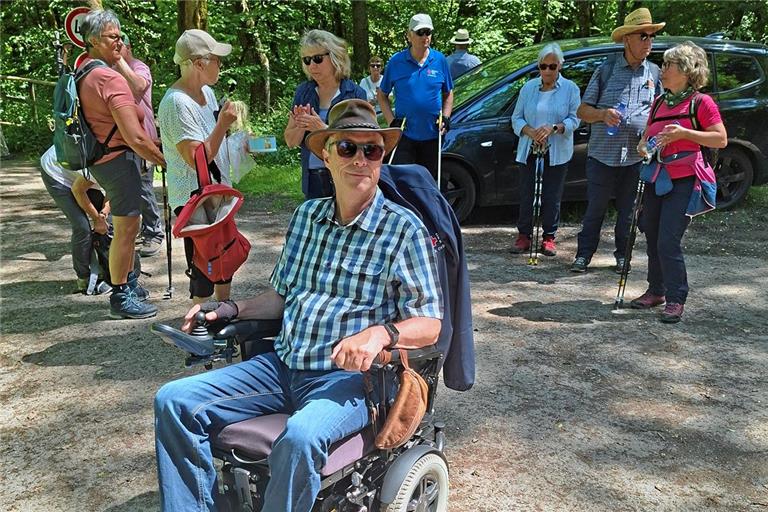 Obwohl er im Rollstuhl sitzt, nimmt Bernd Zweigle an verschiedenen Wanderungen teil. Er möchte andere Rollstuhlfahrer ebenfalls dazu ermutigen. Foto: privat