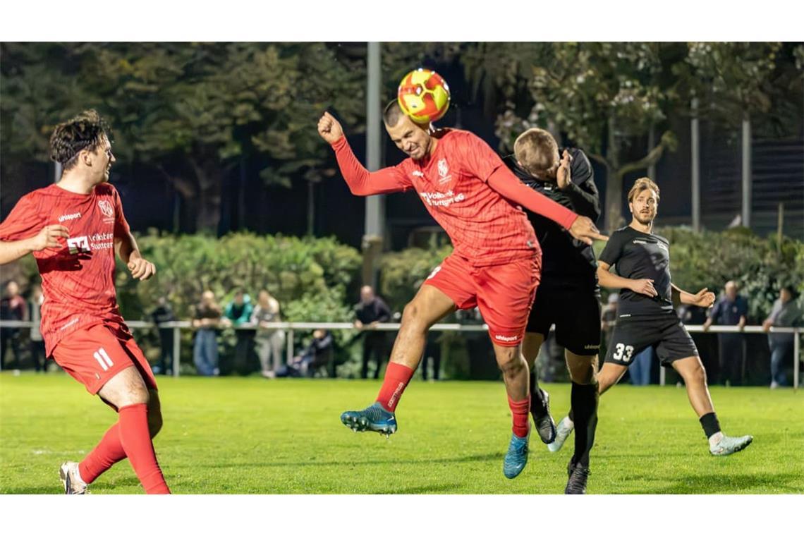 Oeffingen Haris Gudzevic markiert mit seinem sechsten Saisontor das zwischenzeitlich 1:1.