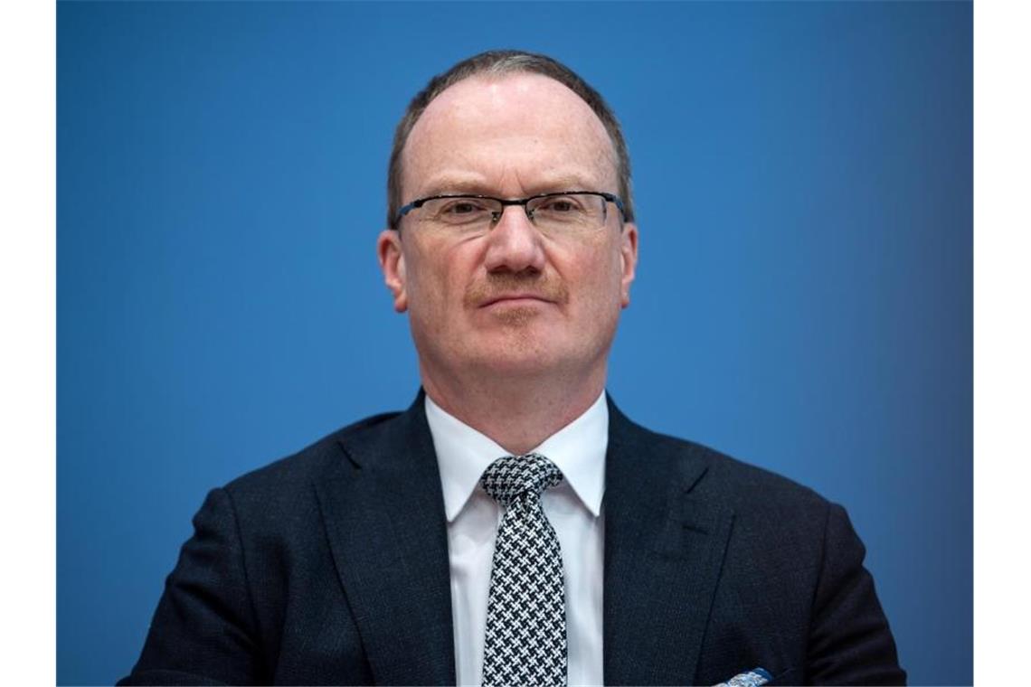 Ökonom Feld erwartet Schrumpfung der Wirtschaft Anfang 2021 Ökonom Lars Feld, Chef der „Wirtschaftsweisen“. Foto: Bernd von Jutrczenka/dpa/Archiv