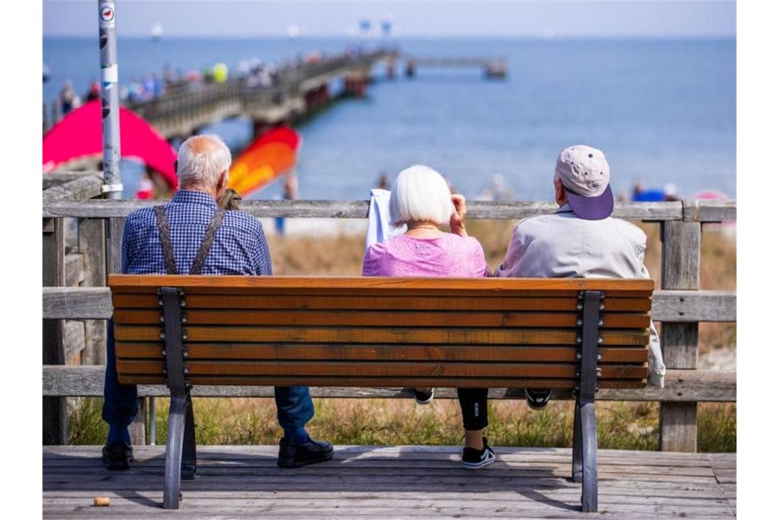 Ökonomen für höheres Renteneintrittsalter Ökonomen schlagen vor das Renteneintrittsalter an die Entwicklung der Lebenserwartung zu koppeln. Foto: Jens Büttner/dpa-Zentralbild/dpa