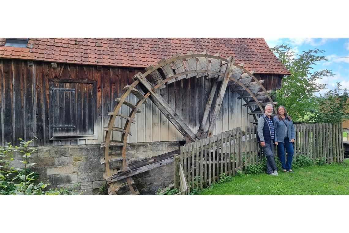 Ölmühle Michelau mit Richard Horn, der dort Führungen anbietet, und Claudia Rudo...