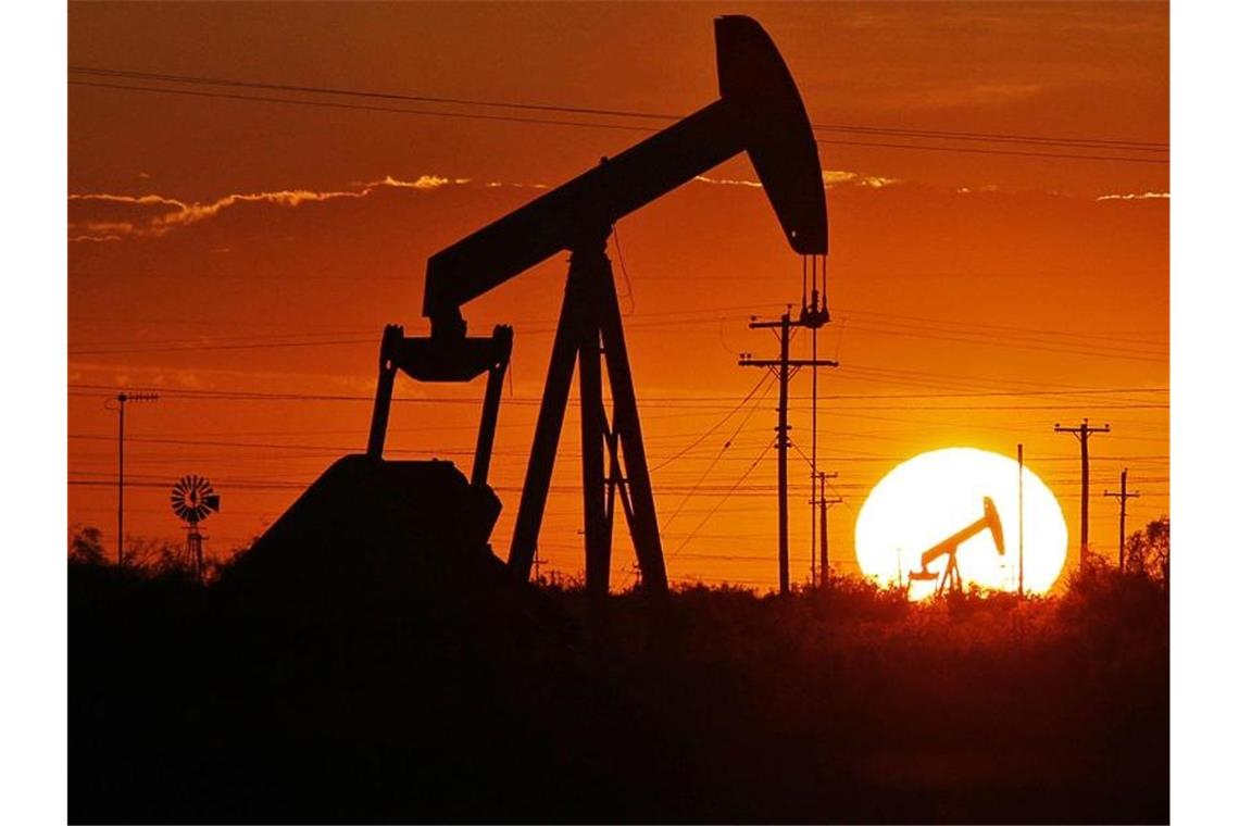 IEA erwartet stärkere Ölnachfrage nach Corona-Einbruch Ölpumpe in Texas. An den Finanzmärkten sorgt vor allem die Entwicklung in den USA für eine nervöse Stimmung. Foto: Jacob Ford/Odessa American/dpa