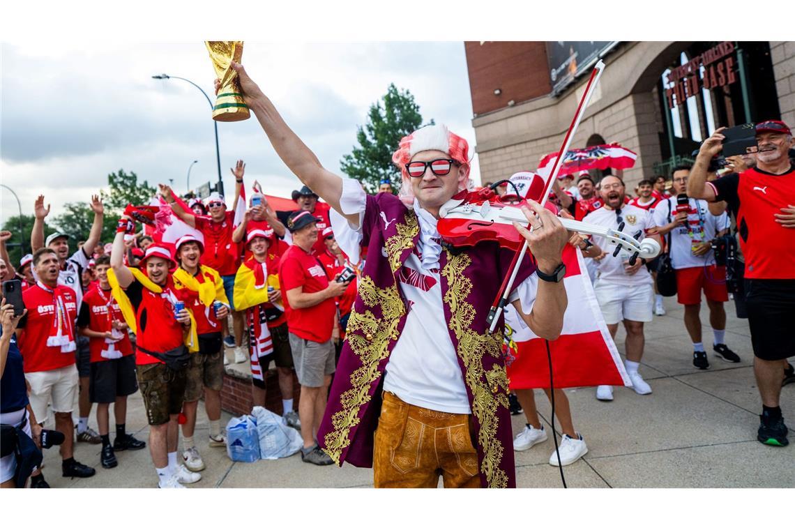 Österreich-Fans feiern vor Beginn des WM-Spiels gegen Argentinien.