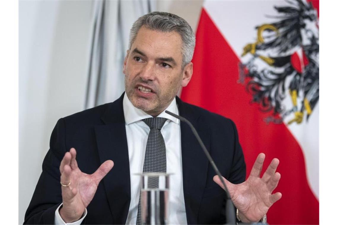 Österreichs Bundeskanzler Karl Nehammer führt seine Amtsgeschäfte derzeit von zu Hause aus fort. Foto: Lisa Leutner/AP/dpa