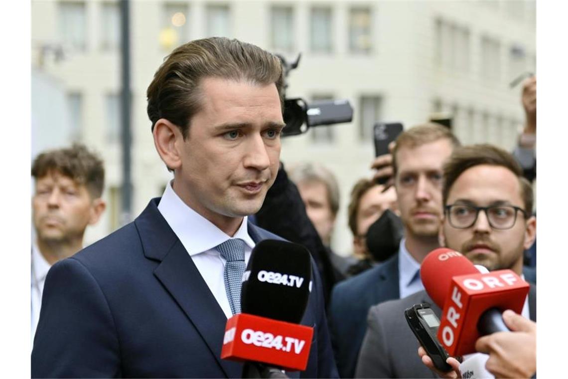 Österreichs Bundeskanzler Sebastian Kurz steht Journalisten Rede und Antwort. Foto: Herbert Neubauer/APA/dpa