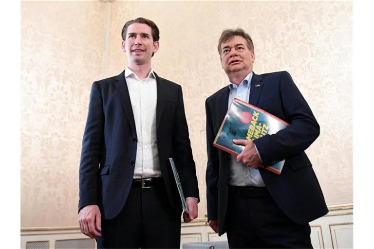 Österreichs Ex-Kanzler Sebastian Kurz (ÖVP) und Grünen-Chef Werner Kogler. Foto: Helmut Fohringer/APA/dpa
