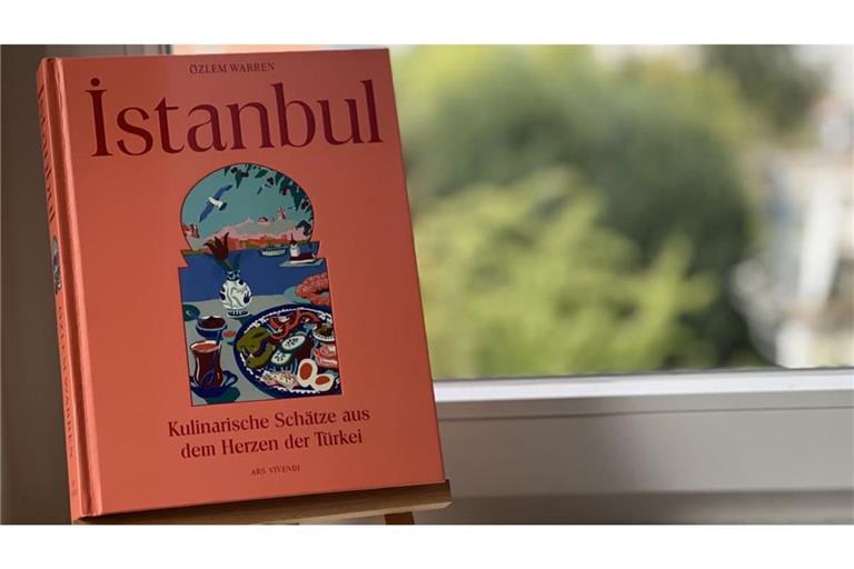 Özlem Warrens Kochbuch „Istanbul – Kulinarische Schätze aus dem Herzen der Türkei“ feiert die Küchenvielfalt der Bosporus-Metropole.