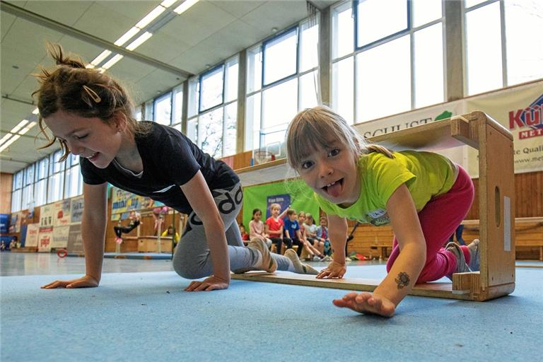 Ohne Abstand wie Anfang des Jahres beim Minicup der TSG-Turner geht es nun beim Training der Kinder und Jugendlichen nicht mehr. Foto: A. Becher