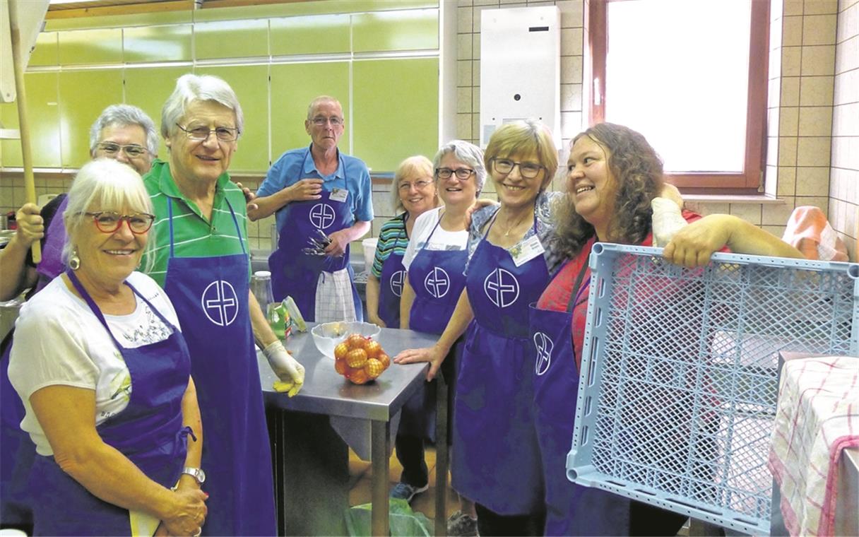 Ohne die freiwilligen Helfer wäre der Mittagstisch in der Zionskirche nicht zu stemmen. Foto: privat