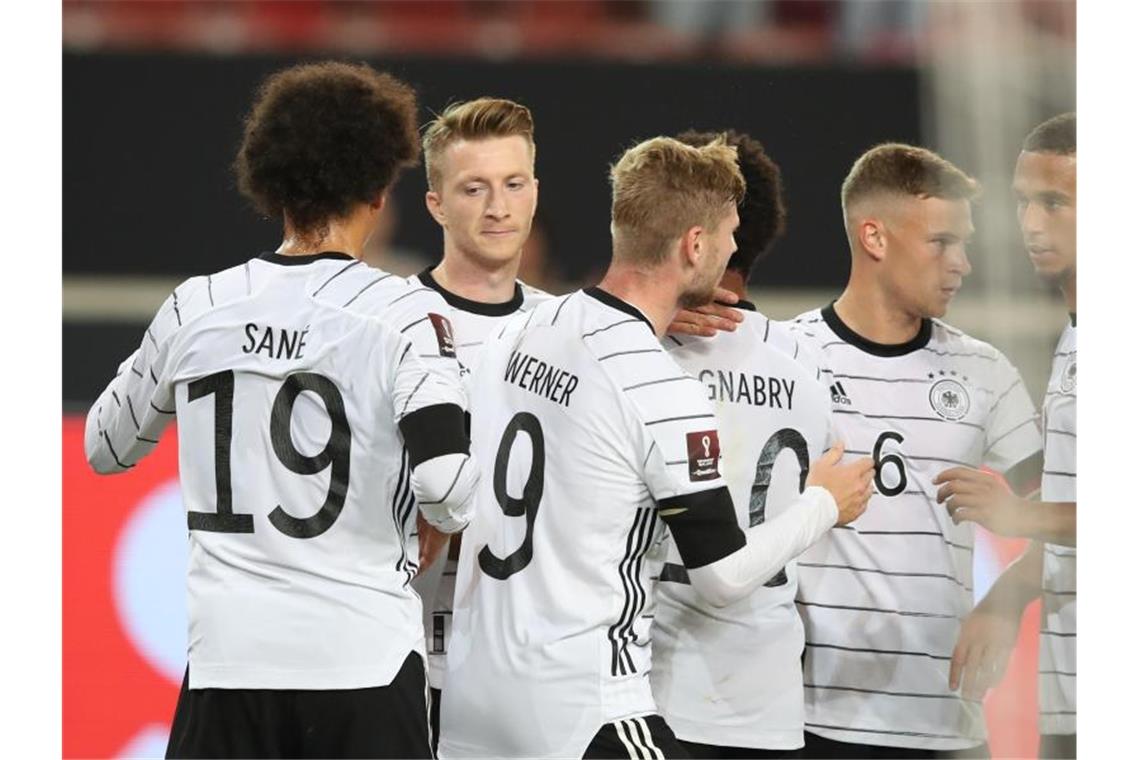 Flick liefert: DFB-Team stürmt auf Platz eins Ohne Probleme setzte sich das DFB-Team in Stuttgart gegen Armenien durch. Foto: Tom Weller/dpa
